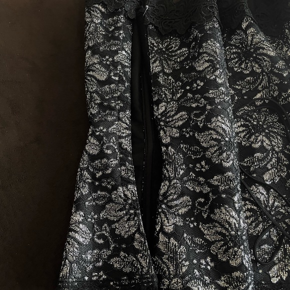 Black and silver sexy  bustier/corset with garters - Picture 7 of 14